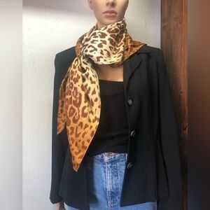 Roger Laurent Paris léopard print scarf